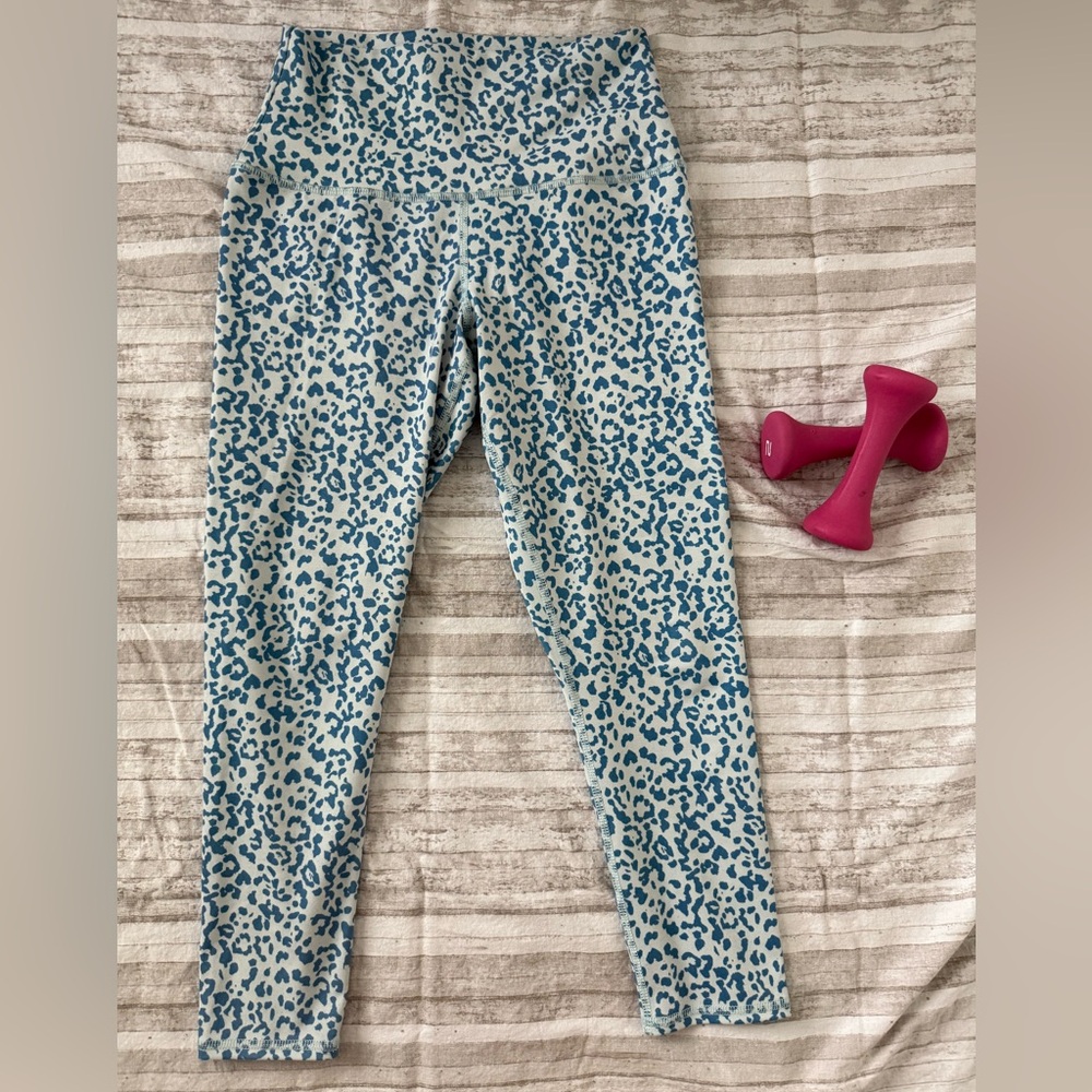 💪🏻 Evolution and Creation Cheetah Blues Leggings Medium - Picture 2 of 4
